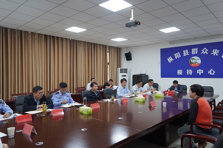 杨秀颀主动约访信访群众
