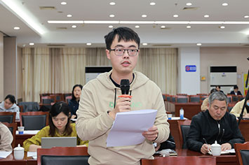 355-236人民网记者.jpg