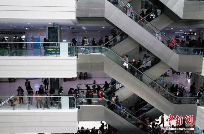 资料图：某医院门诊楼。 <a target='_blank'  data-cke-saved-href='http://www.chinanews.com/' href='http://www.chinanews.com/'><p  align=