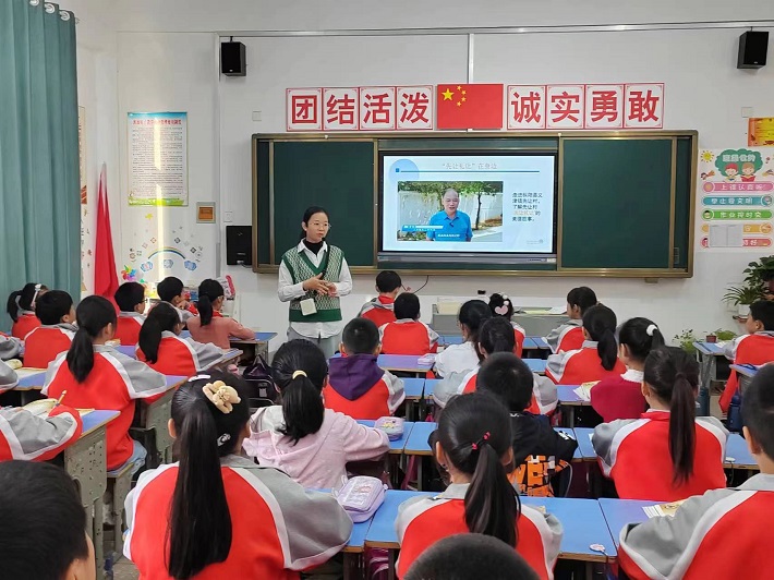 先让礼让主题班会图片1.jpg