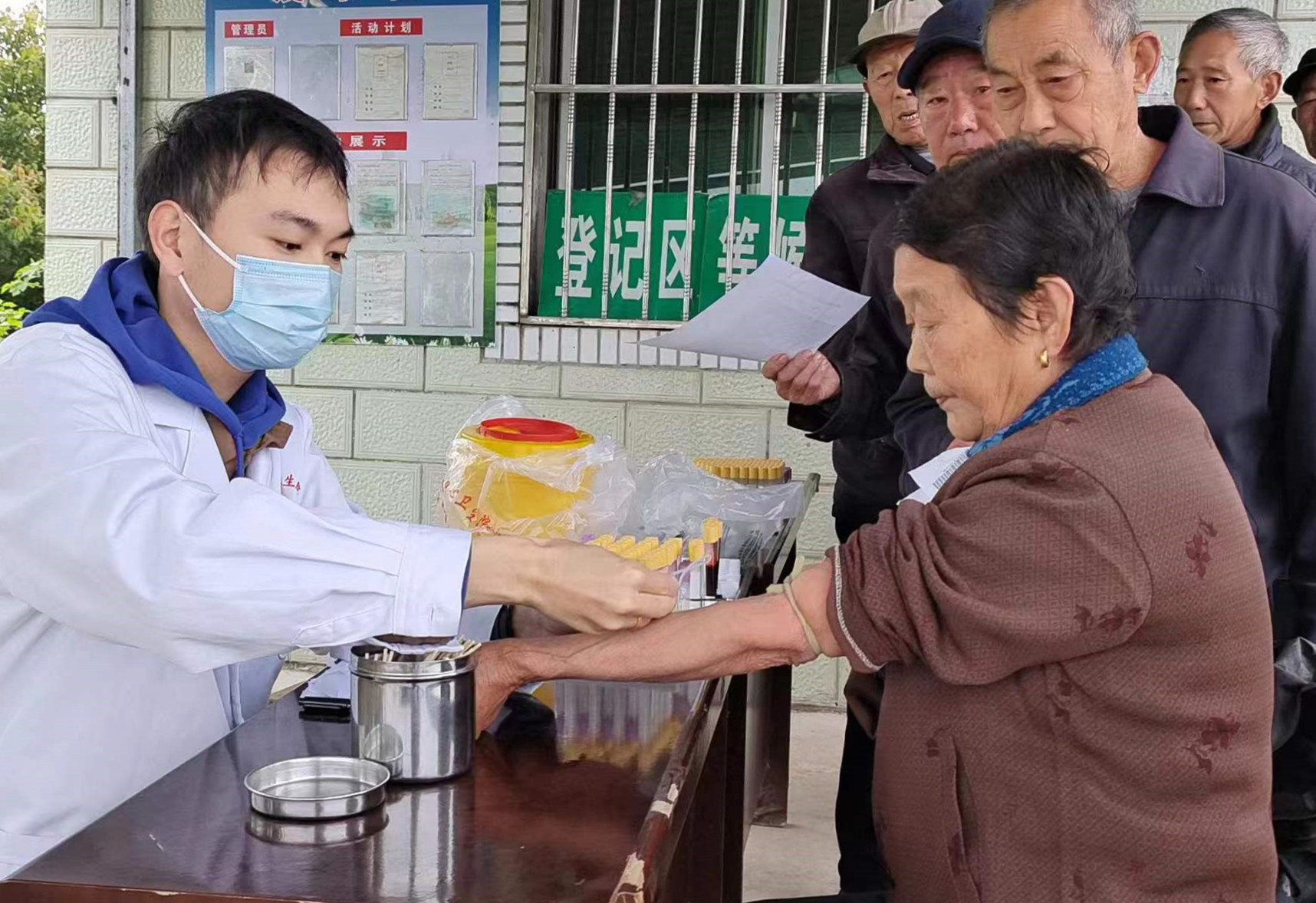 汤沟镇中心卫生院：老年人体检1_副本.jpg