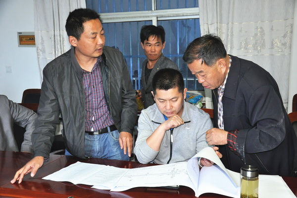 市县G347工程建设指挥部到一线解疑问