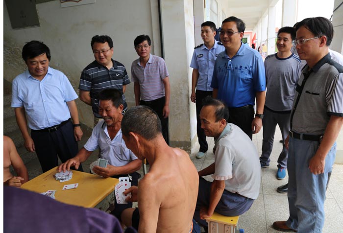 罗成圣到横埠镇安置点慰问