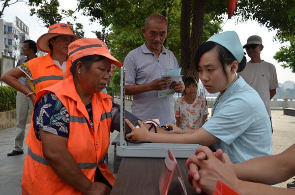 我县启动“效率苍生瘦弱行动”大型义诊行动