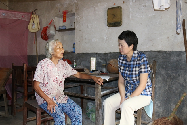 占聆娜调研指导精准脱贫和美丽乡村建设工作