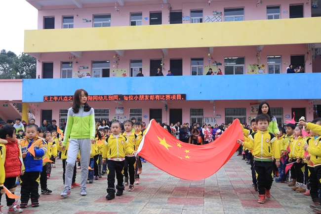 新世纪幼儿园举行夏日行动会