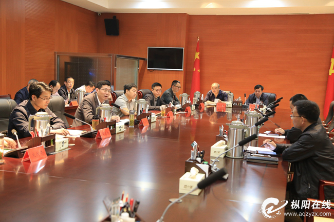 刘亚东主持召开企业产学研合作座谈会