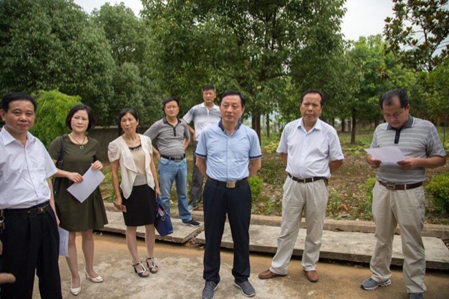 县人大代表督查民生工程建设