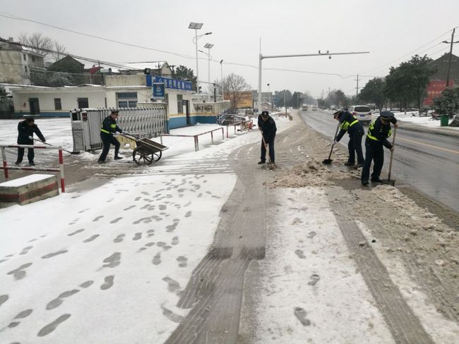 枞阳起劲迎战雨雪冰冻天气