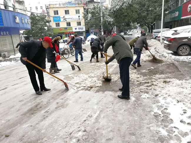 第五片区热“雪”奋战保畅通