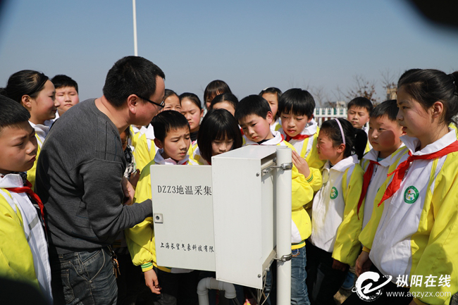 “天下天气日” 学生走进天气局