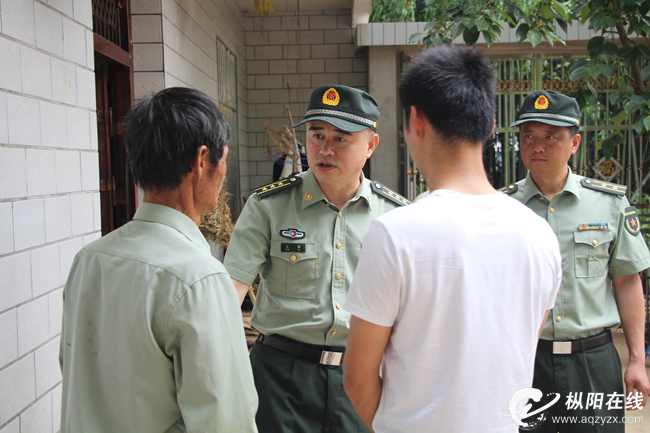 县人武部慰问救济器官退役军人家族