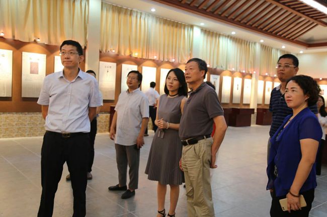 国家公共文化服务体系示范区验收组来枞进行实地检查验收