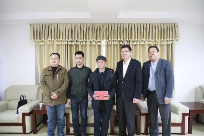 传承红色家风 弘扬无私大爱