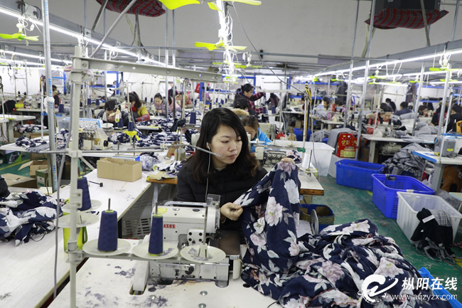 乡村服装厂助力就业扶贫