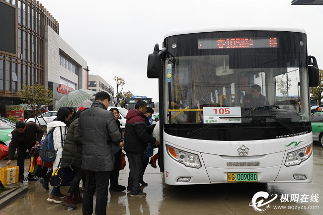 【新春走基层】新能源公交车开进乡村