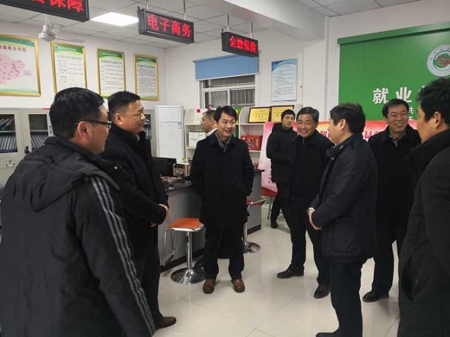 和县考察组来我县考察脱贫攻坚