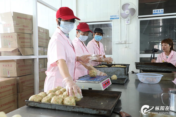 [我们的节日·中秋]二十四年坚守：用匠心制作手工月饼