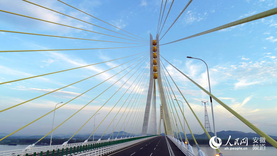 池州长江公路大桥建成通车枞阳到池州仅需30分钟