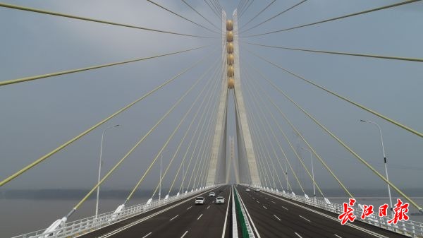“武汉造”池州长江公路大桥通车了，高颜值，还用了多项黑科技