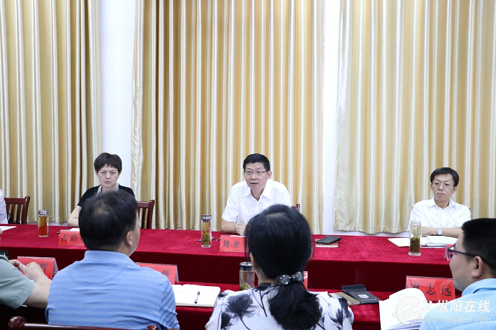 县委常委会会议召开 刘亚东主持