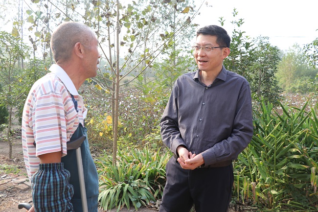 刘亚东开展主题教育专题调研和征求意见活动