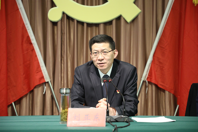 以永远在路上的坚韧和执着纵深推进全面从严治党<br>为决胜全面建成小康社会决战脱贫攻坚提供坚强保障