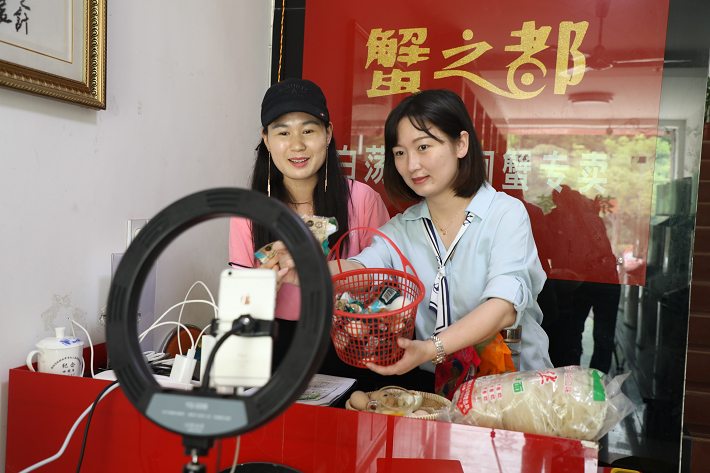 【巾帼助力脱贫攻坚】方慧娟：用信念编织梦想
