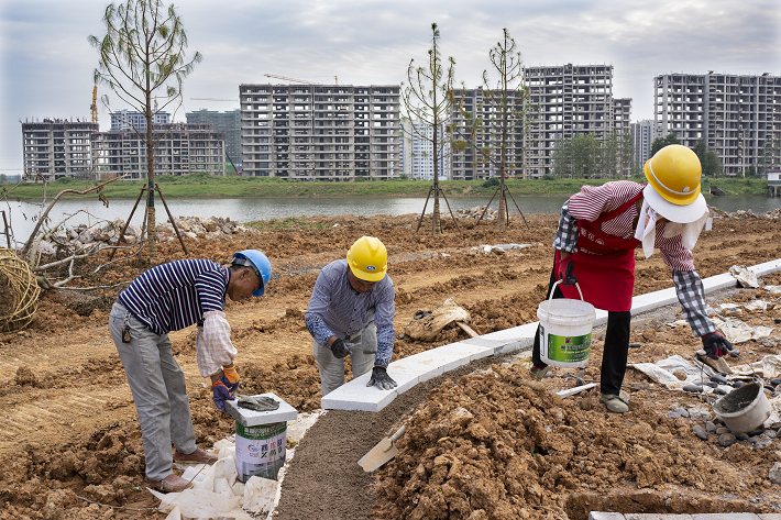 【国庆我在岗】重点名目建树备工忙