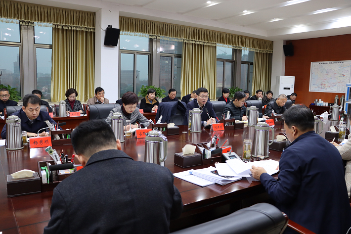 县委常委会会议暨县委理论学习中心组学习会议召开