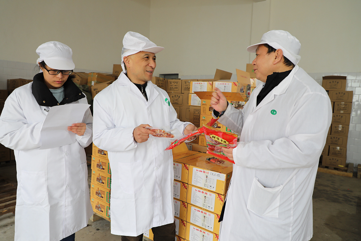 枞阳县商务部门检查春节市场供应
