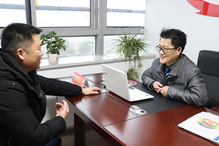 【代表委员风采】邱春生：做一名有法治情怀的政协委员