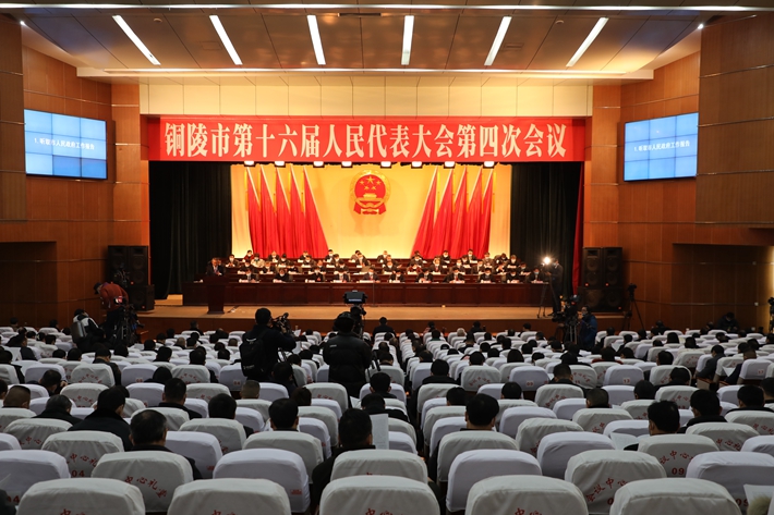 我县代表团出席市十六届人大四次会议开幕式